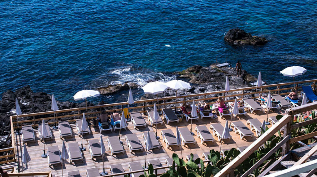 Beachfront 4-star accommodations Catania